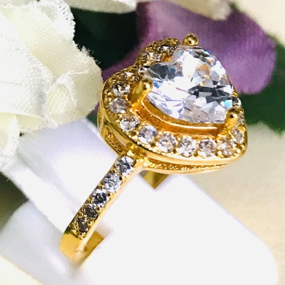 Size 6 - Gorgeous 2CT Heart Cut Diamonique Halo Gold Plated Ring - Picture 8 of 10